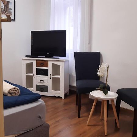 Váralja Apartman Tata Esterno foto