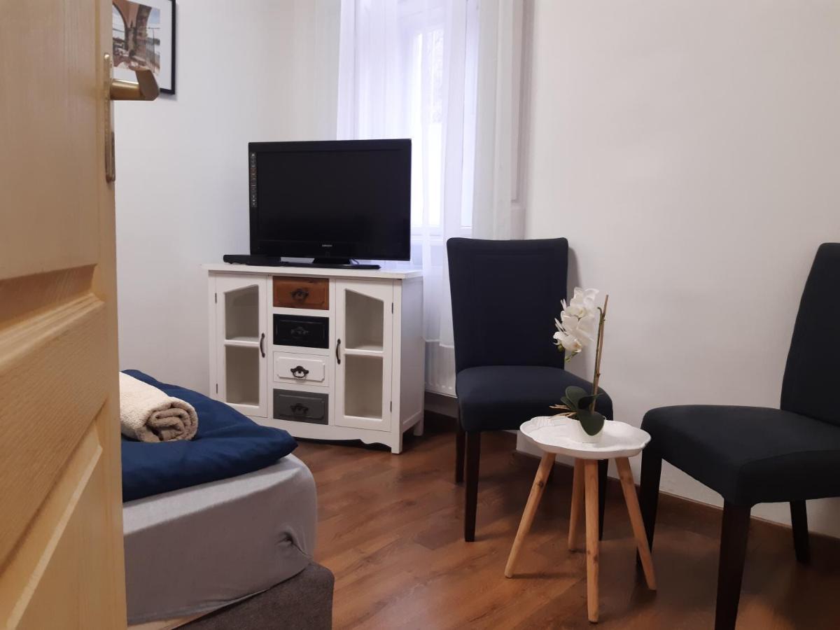 Váralja Apartman Tata Esterno foto