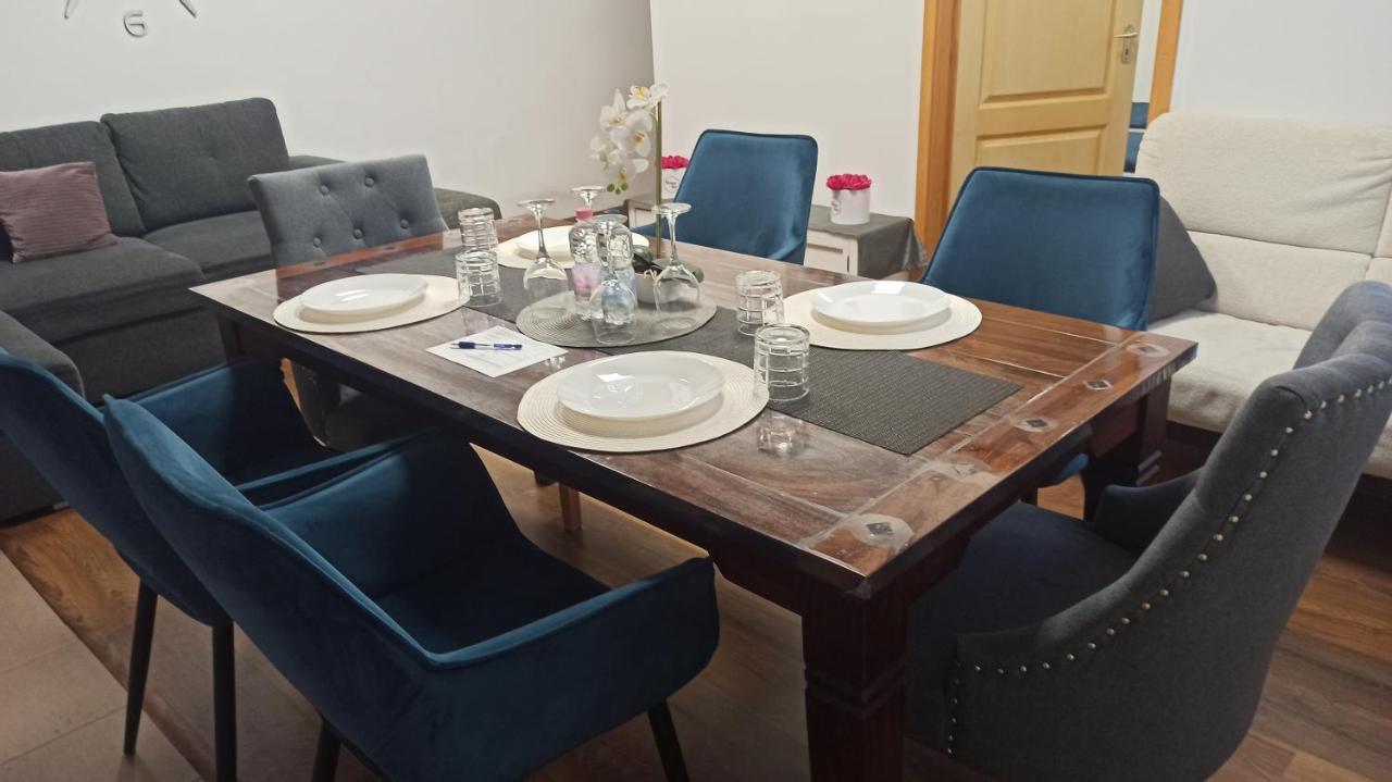 Váralja Apartman Tata Esterno foto