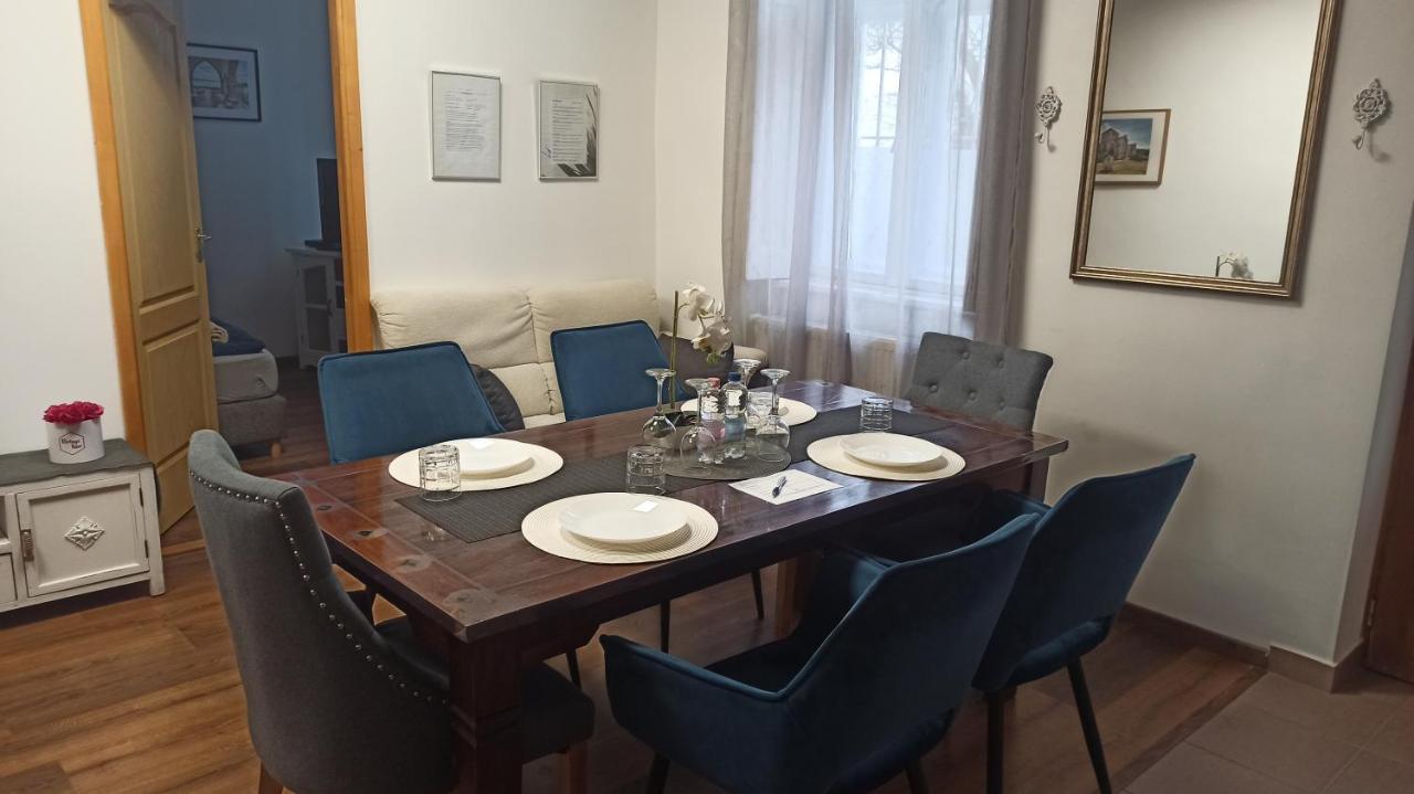 Váralja Apartman Tata Esterno foto