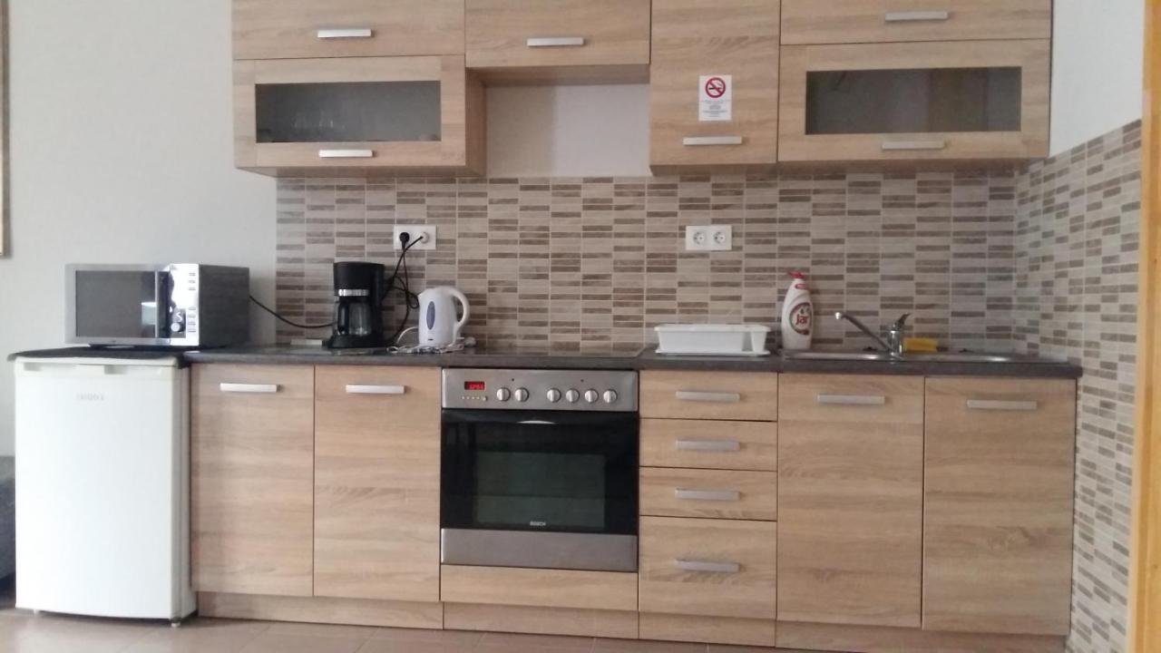 Váralja Apartman Tata Esterno foto