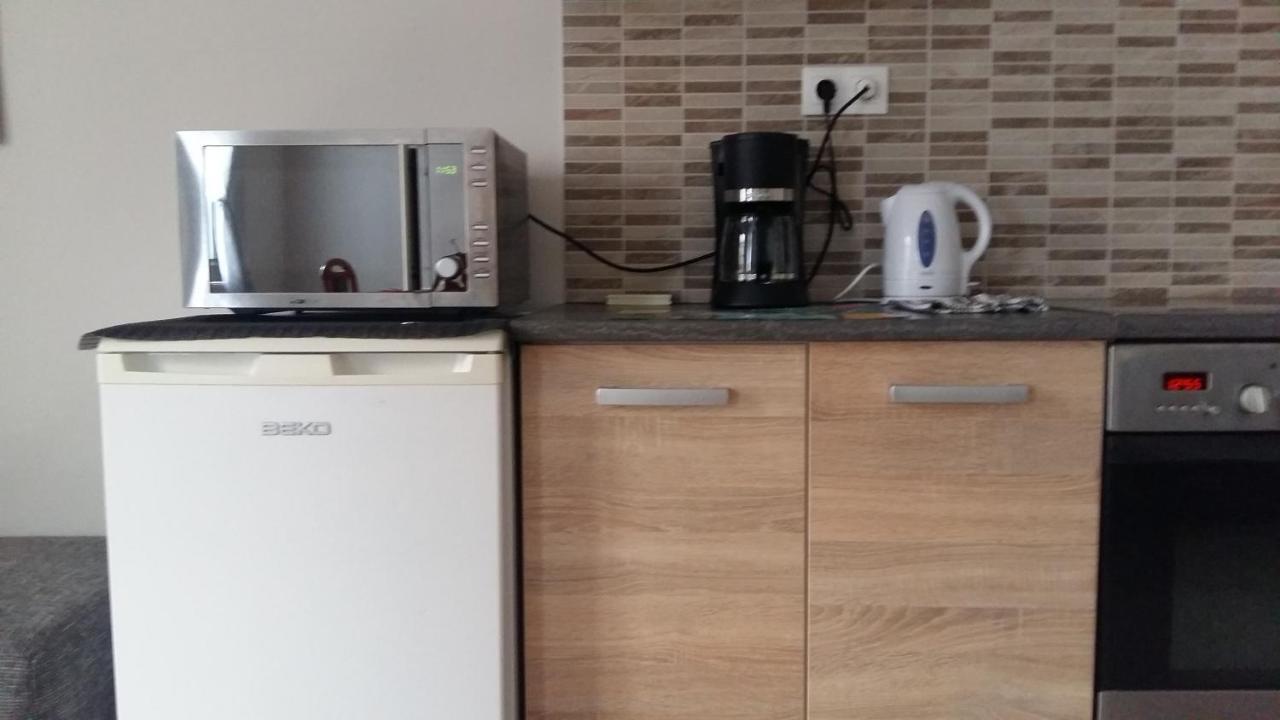 Váralja Apartman Tata Esterno foto
